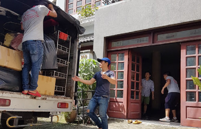 Dịch vụ chuyển văn phòng quận Tân Phú với đội xe tải chuyển đồ chuyên nghiệp, hiện đại